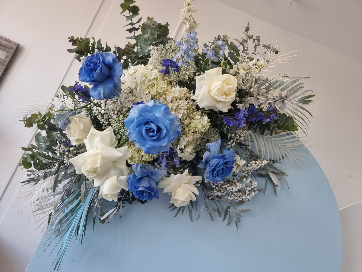 Half-Arch Floral Arrangement - Image 3