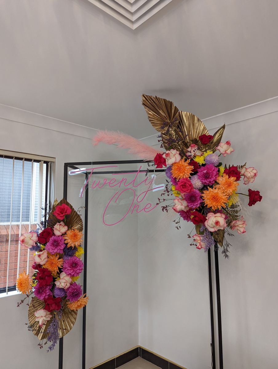 Half-Arch Floral Arrangement - Image 5