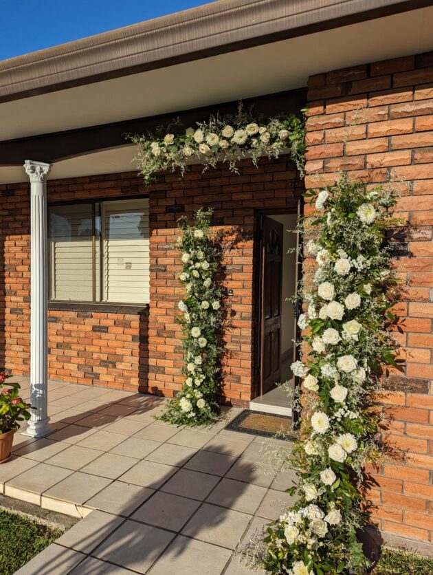 Pole flowers on the side