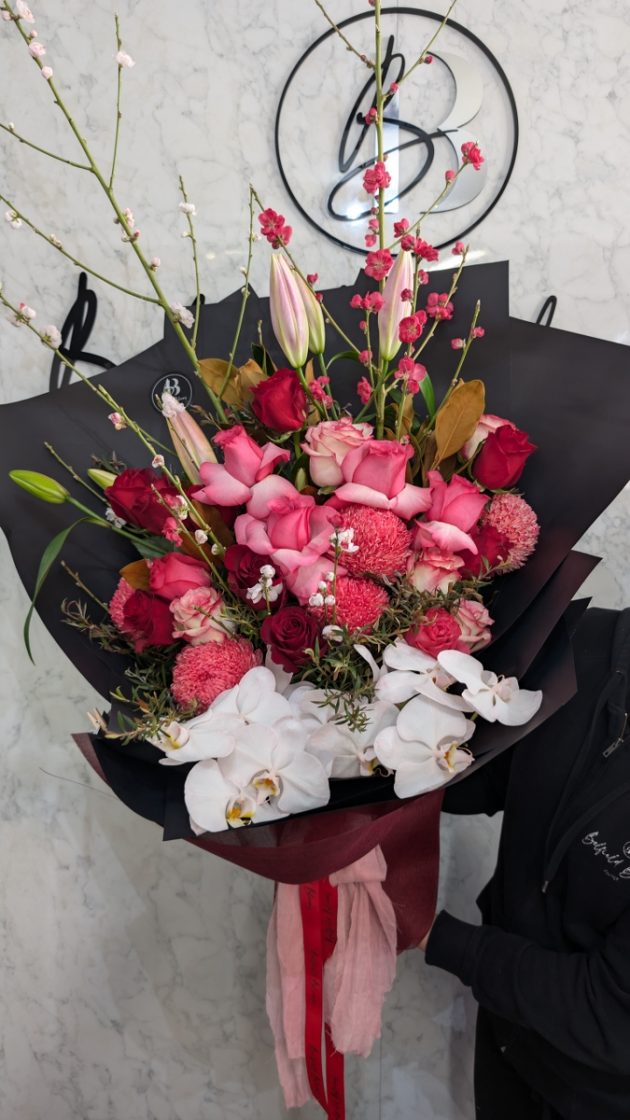 She's all that- Bouquet - Image 6