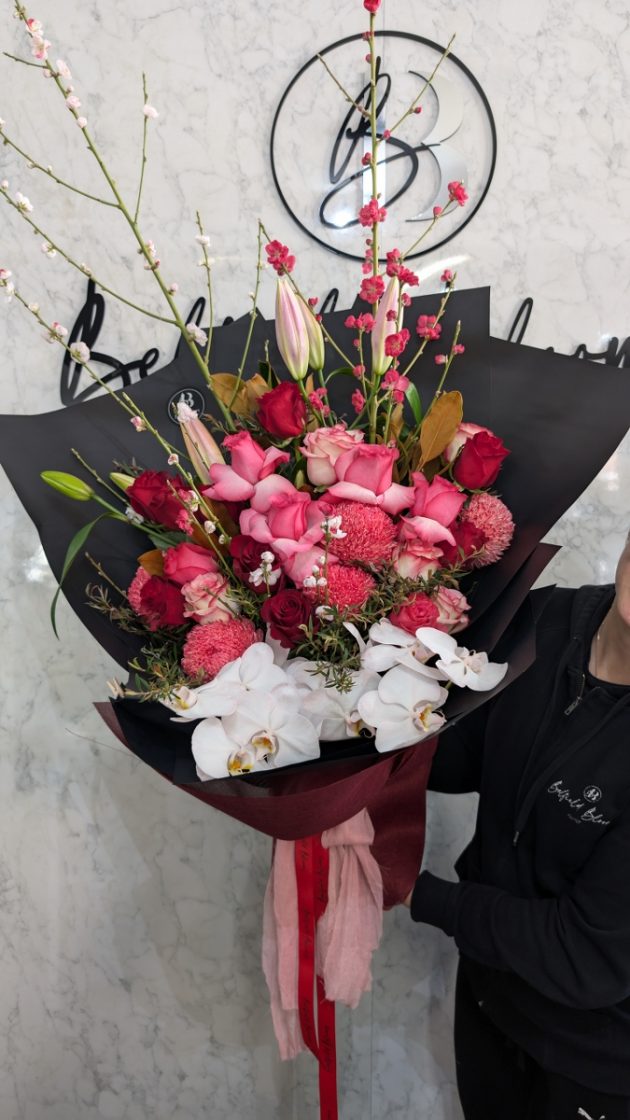 She's all that- Bouquet - Image 8