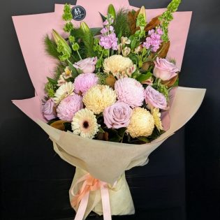 pink graduation bouquet